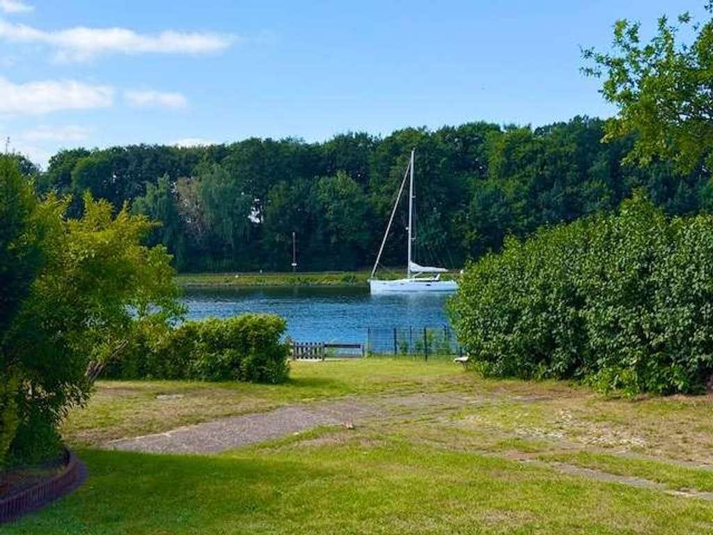 Immobilie in Westerrönfeld - Schiff Ahoi -  1. Reihe am Kanal  für einen super Preis!!! - Bild 0