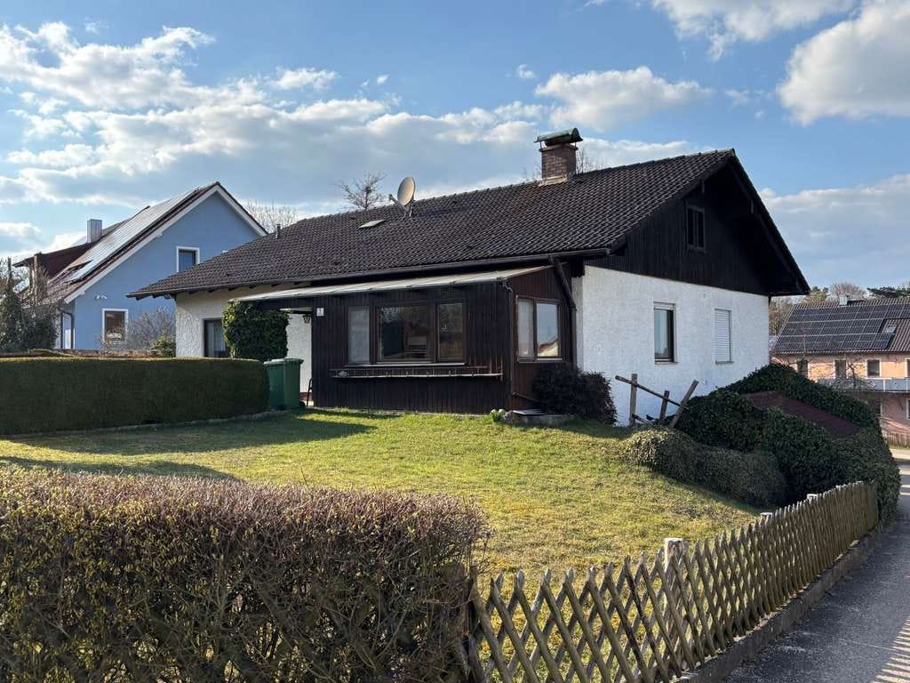 Immobilie in Brunn - Einfamilienhaus mit Einliegerwohnung in idyllischer Lage in Brunn-Frauenberg - Bild 1