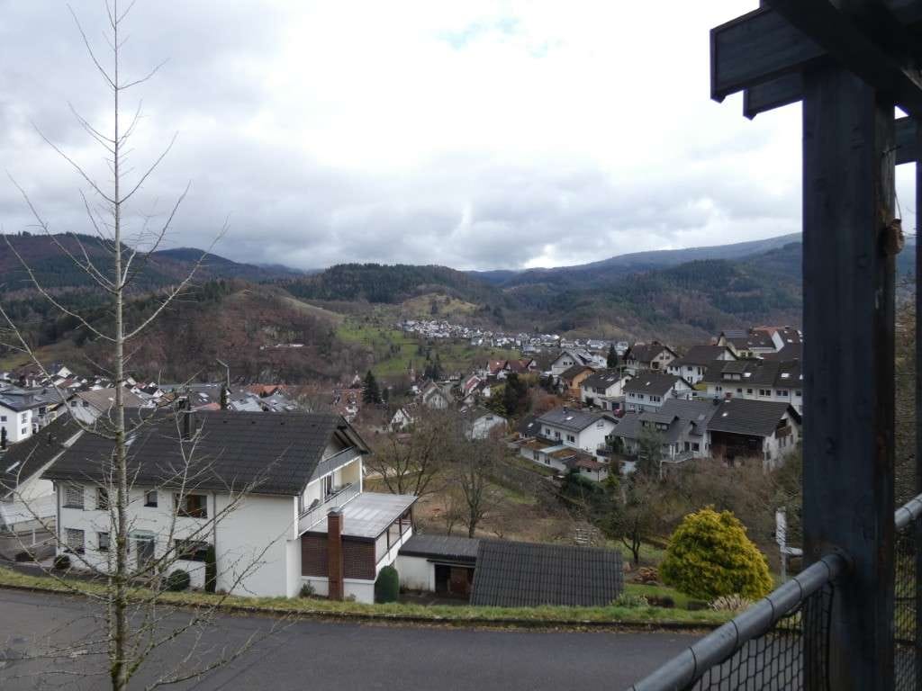 Immobilie in Weisenbach - WEISENBACH: Bauhausstilhaus mit ELW  in unverbaubarer  Aussichtslage - Bild 2