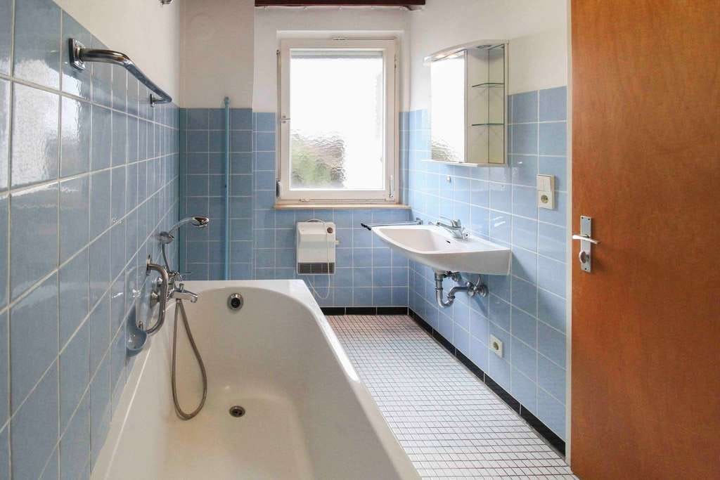 Immobilie in Leingarten -  Alleinstehendes EFH mit Anbau, Garten und Pkw-Stellplatz, in ruhiger urbaner Lage in Leingarten - Bild 1