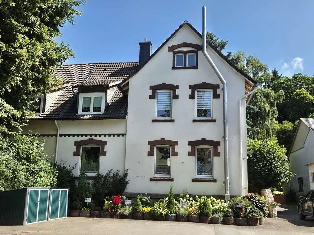 Immobilie in Diemelsee - Historisches, hochwertig saniertes Wohnhaus mit erschlossenem Baugrundstück in Diemelsee-Adorf - Bild 0