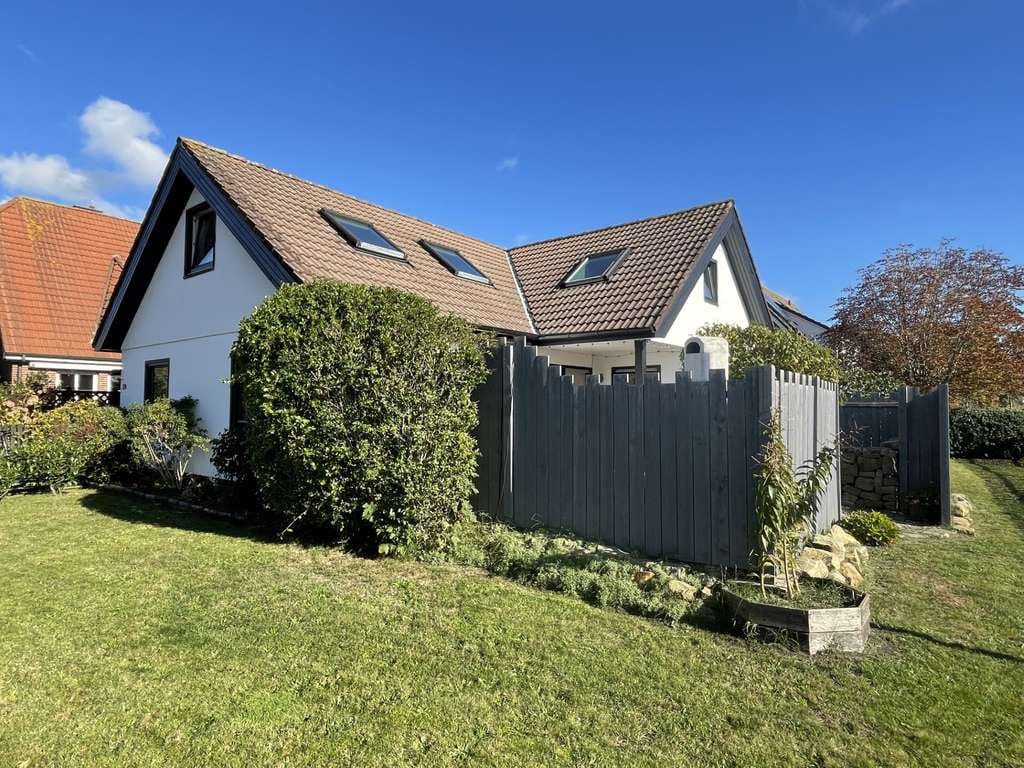 Immobilie in Langeoog - Wohnhaus (170qm) mit einer Eigentümerwohnung und einer Ferienwohnung auf der Nordseeinsel Langeoog - Bild 0