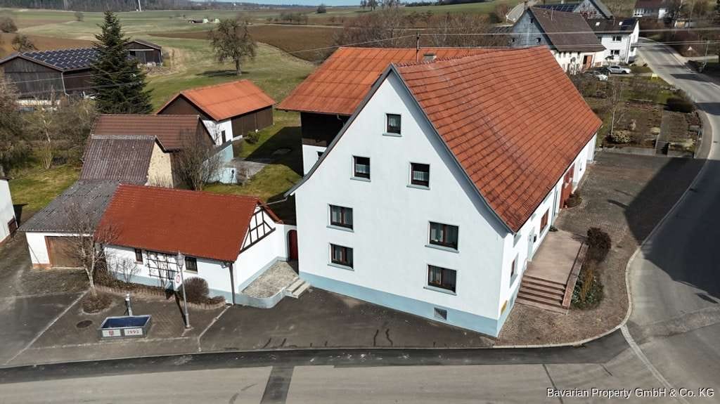 Immobilie in Leibertingen - Großzügige Hofstelle mit Nebengebäuden & optionaler Zusatzfläche - Bild 3