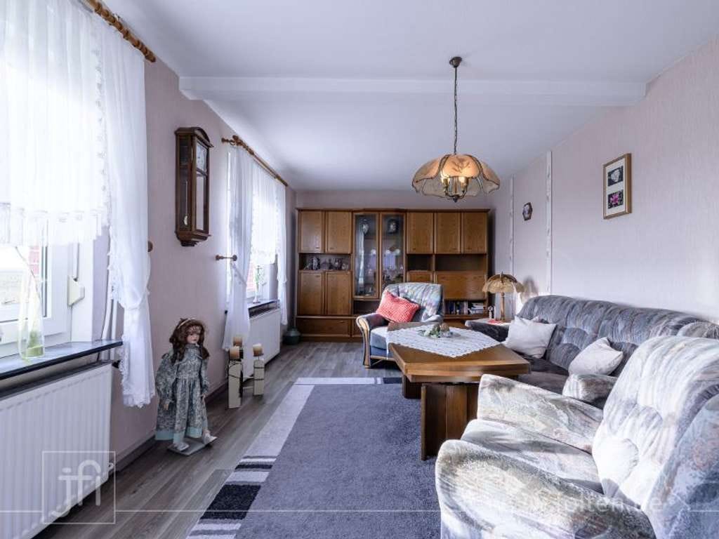 Immobilie in Jemgum - Hinter dem Haus der Deich, und nach vorne weites Land... - Bild 2