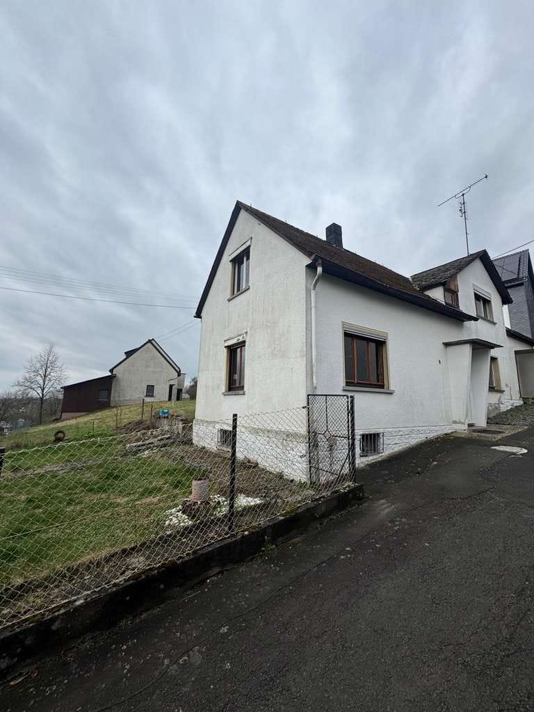 Immobilie in Hartenfels - Einfamilienwohnhaus freistehend in 56244 Hartenfels - renovierungsbedürftig - Bild 1