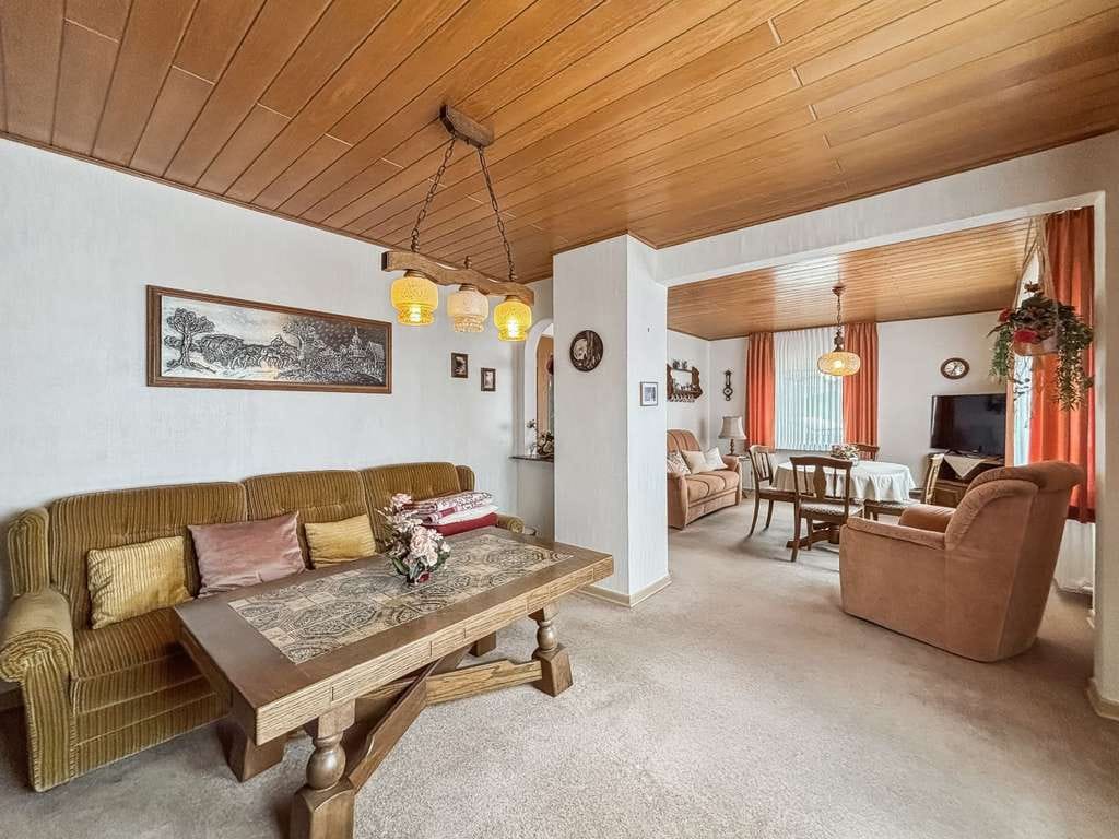 Immobilie in Laubach - 5-6 Zimmer und viele Möglichkeiten: Ein- Zweifamilienhaus in Laubach-Ruppertsburg - Bild 3