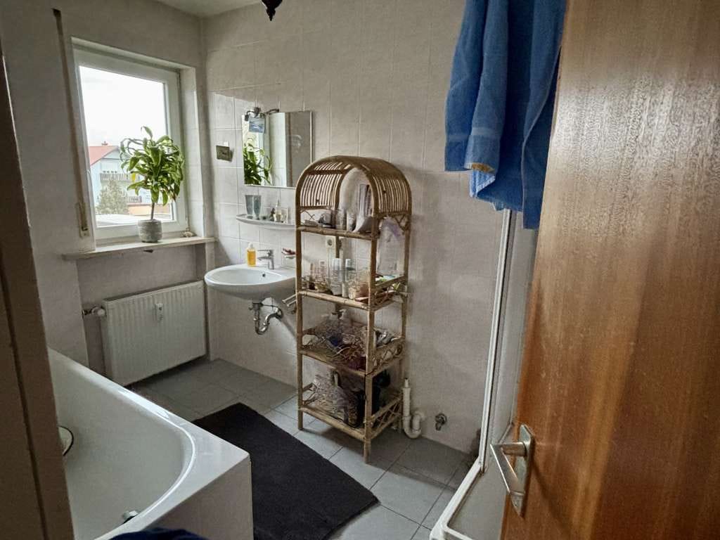 Immobilie in Vierkirchen - Solides Zweifamilienhaus  mit weiterem Entwicklungspotential - Bild 4