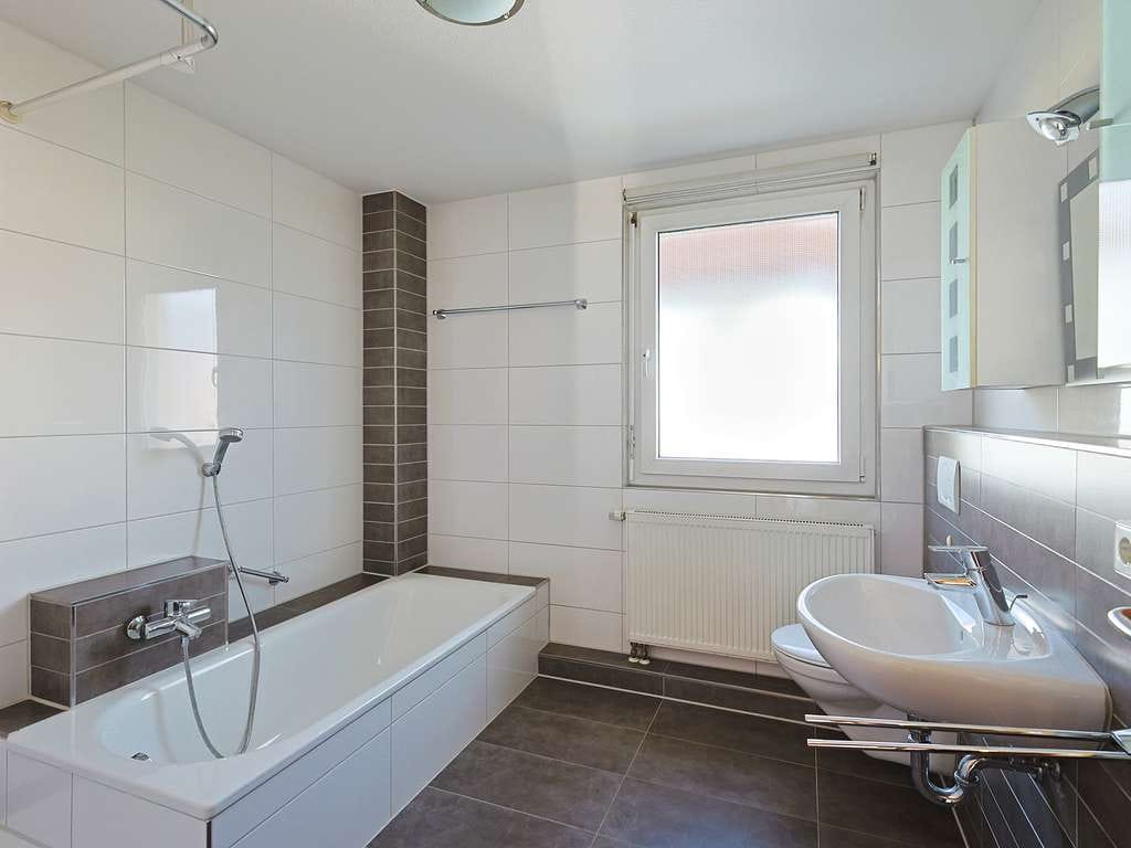 Immobilie in Nufringen - Moderne Doppelhaushälfte mit großem Balkon und überdachter Terrasse - Bild 4