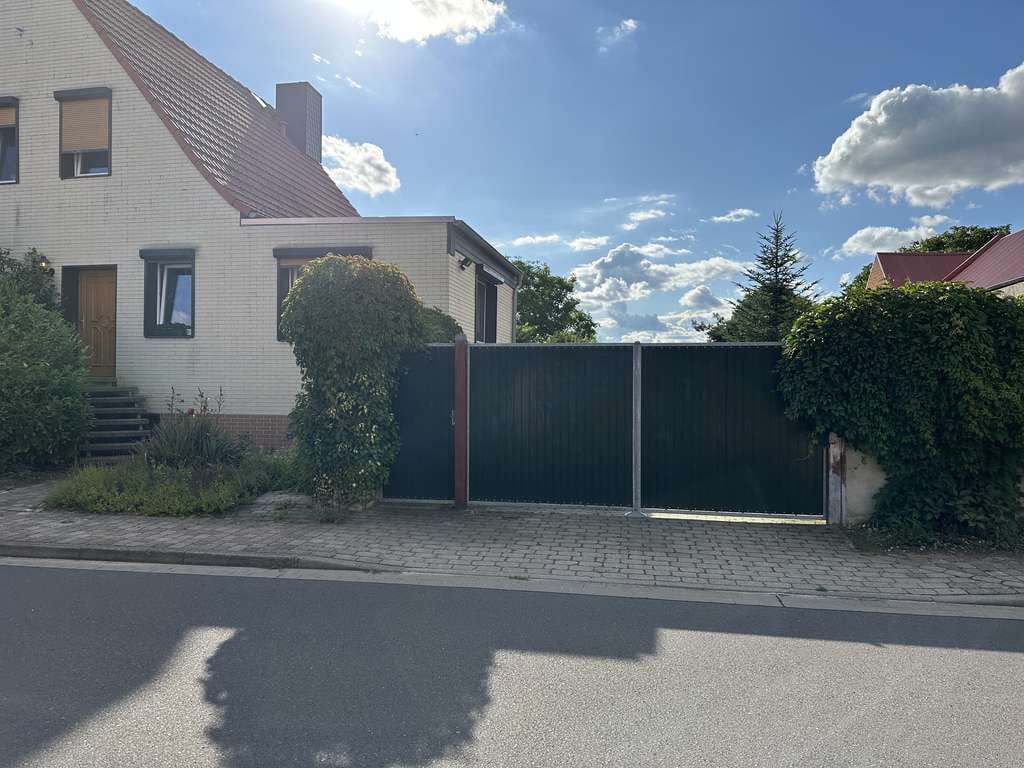 Immobilie in Tangerhütte - Einfamilienhaus mit 6,5 Zimmern und Garage in Hüselitz - Bild 0