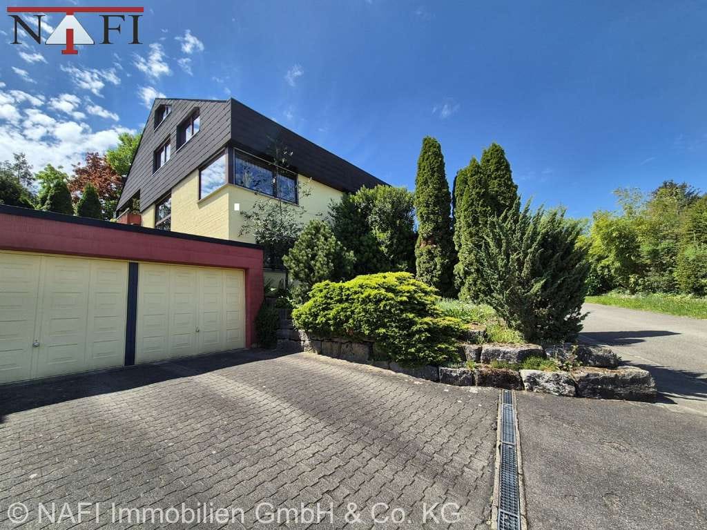 Immobilie in Uhingen - **PLATZWUNDER, großzügiges Einfamilienhaus mit Einliegerwohnung und toller Aussicht** - Bild 0