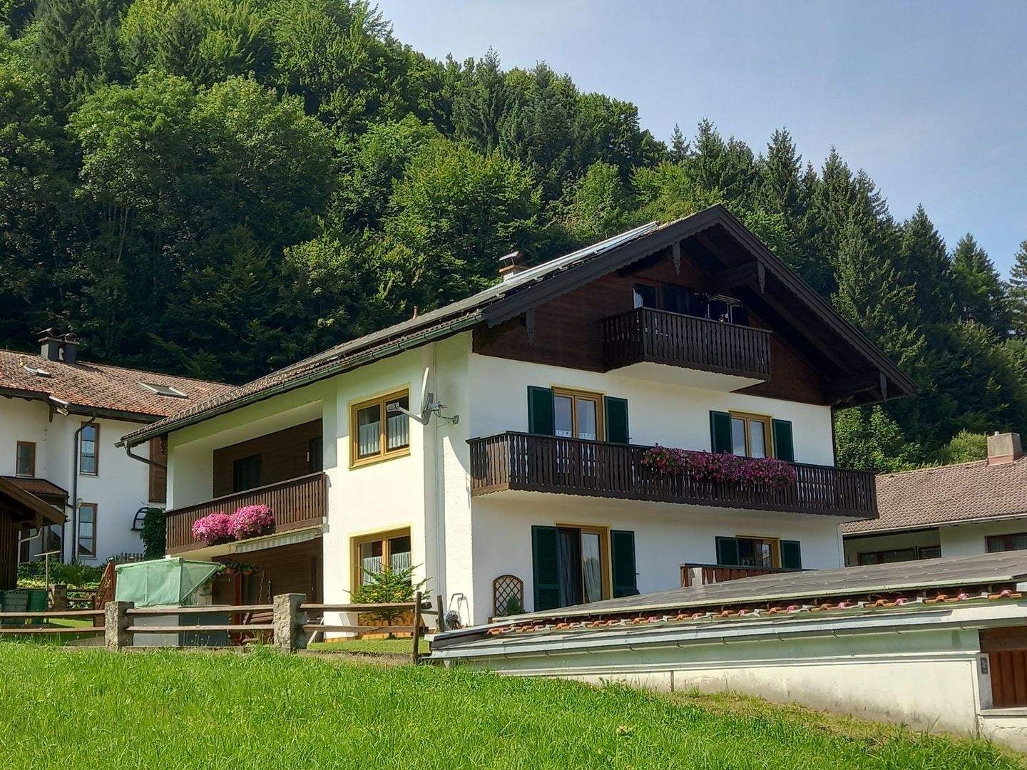 Immobilie in Siegsdorf - Großzügiges Mehrfamilienhaus  - Bild 1