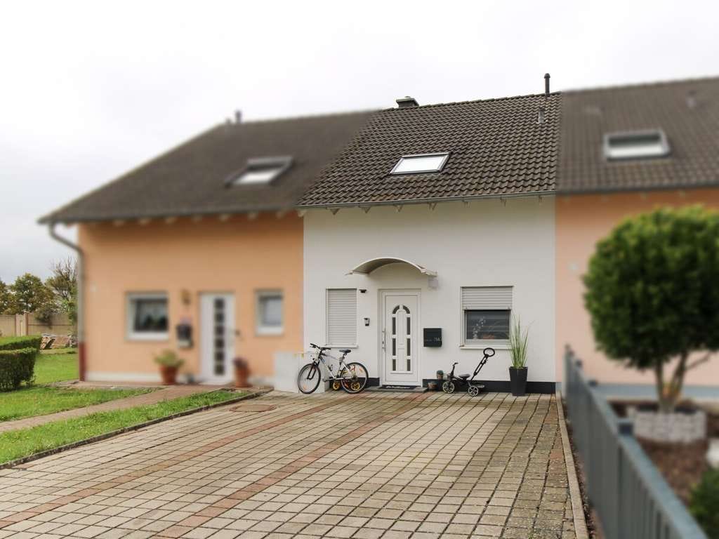 Immobilie in Künzell - Familienfreundliches Reihenmittelhaus mit Garten und Terrasse in Künzell-Bachrain - Bild 0