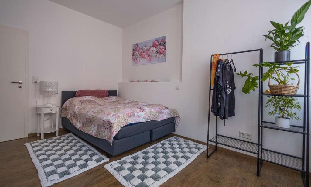 Immobilie in Seesen - Kapitalanlage mit sofortigen Einnahmen - Modernisiertes Zweifamilienhaus inkl. Garage und Stellplätzen - Bild 2