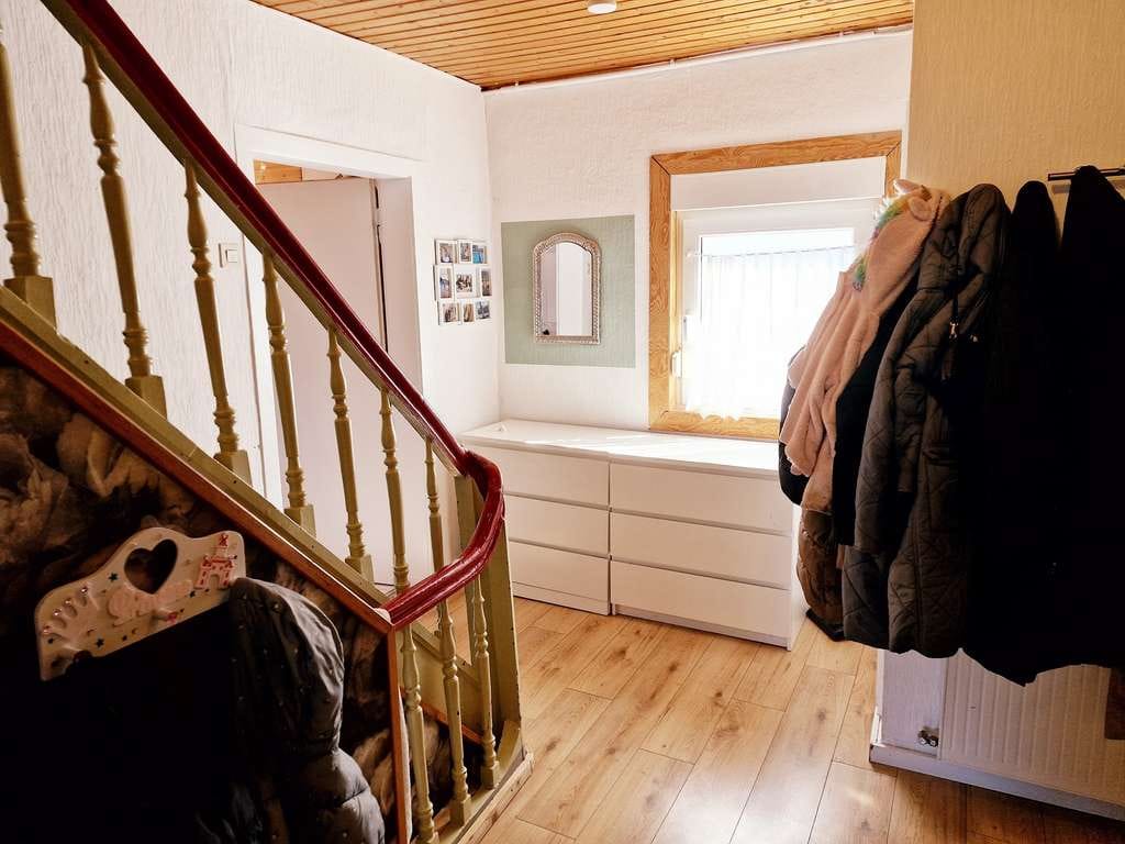 Immobilie in Wiehl - Wiehl: frei verfügbares Zweifamilienhaus mit geräumiger Schrauber-Doppelgarage - Bild 2