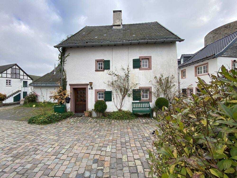 Immobilie in Dahlem - Einfamilienhaus mit Ausbaupotential - optimal für Liebhaber historischer Bausubstanz - Bild 1