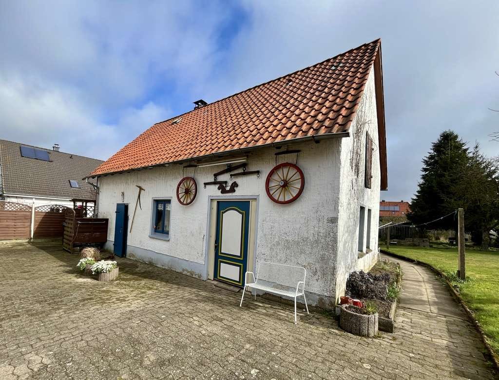Immobilie in Bad Münder am Deister - Freistehendes Einfamilienhaus mit Einliegerwohnung und großem Grundstück im idyllischen Bakede - Bild 4