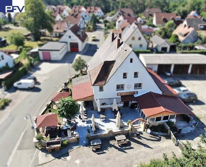 Immobilie in Burgthann - Fränkisches Haus mit 3 Wohnungen und Möglichkeit zum 6-Familien-Haus - Bild 0