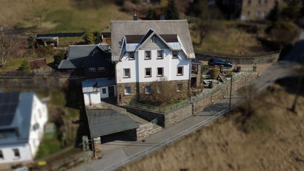 Immobilie in Breitenbrunn/Erzgebirge - Tolles Zweifamilienhaus mit Blick ins Grüne! - Bild 1