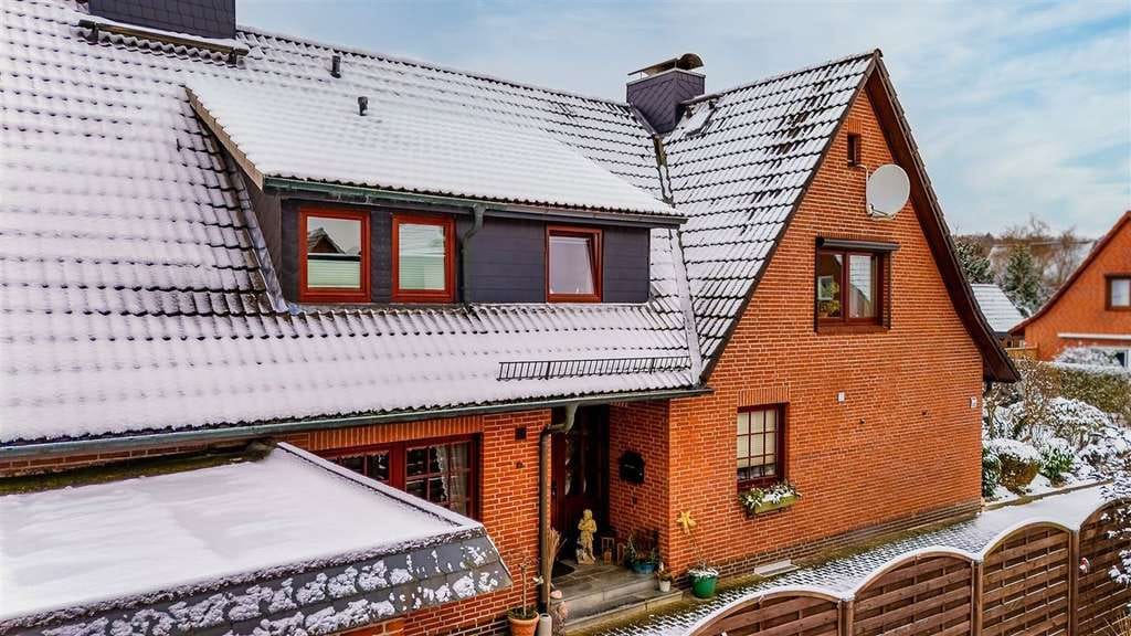 Immobilie in Großensee - Zwei Doppelhaushälften (90m² + 130m²) mit Baugrundstück (ca. 400m²).

 - Bild 0