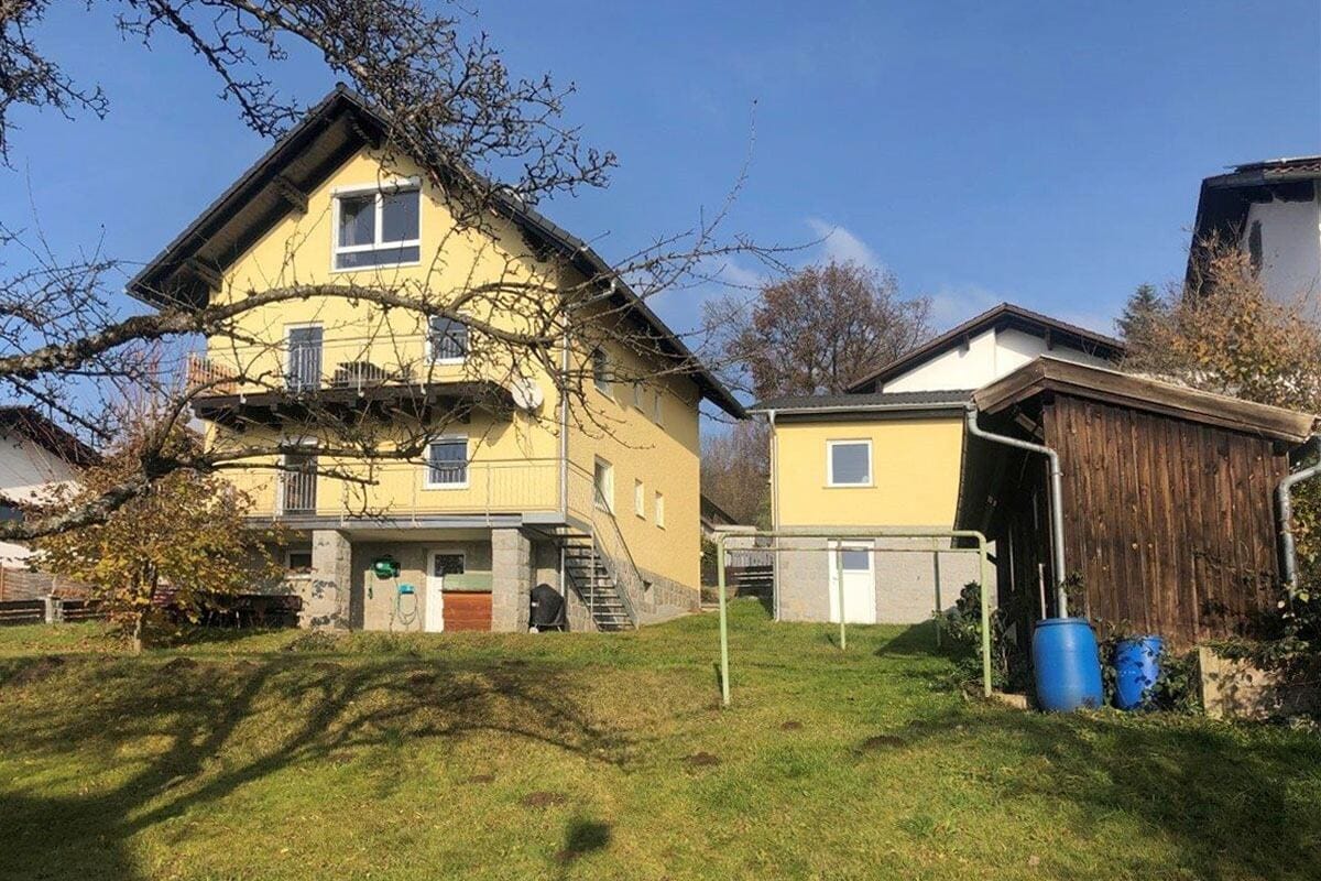 Immobilie in Böbrach - Böbrach - vermietetes Zweifamilienhaus in Aussichtslage - Bild 1