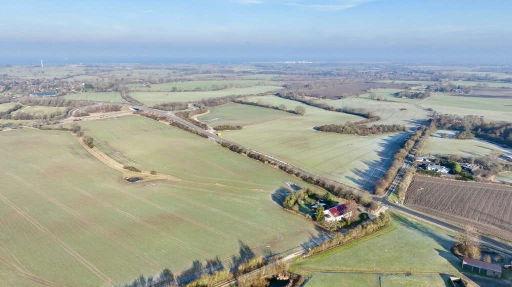 Immobilie in Probsteierhagen - Zwei Häuser. Ein Rückzugsort. – Großzügiges Doppelhaus in idyllischer Alleinlage von Probsteierhagen - Bild 1