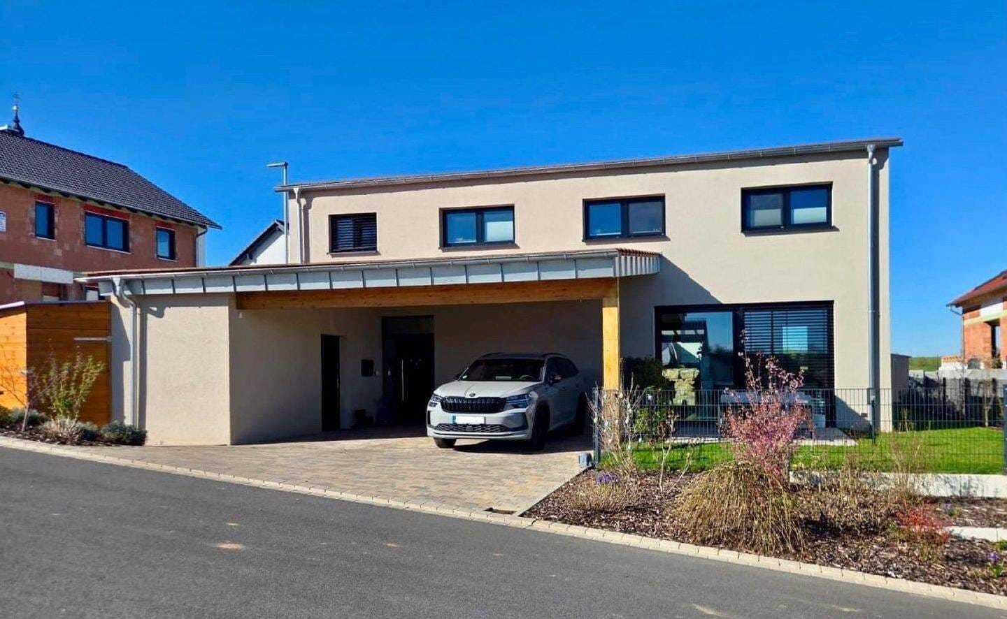 Immobilie in Gaukönigshofen - Neuwertiges Einfamilienhaus aus Baujahr 2022 mit Premium-Ausstattung & Garten-Oase  - Bild 0