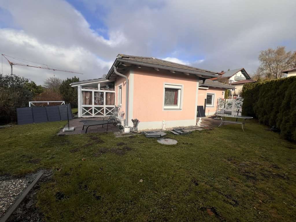Immobilie in Aidenbach - gepflegter Bungalow mit Terrasse, Wintergarten u. Garten - Bild 2