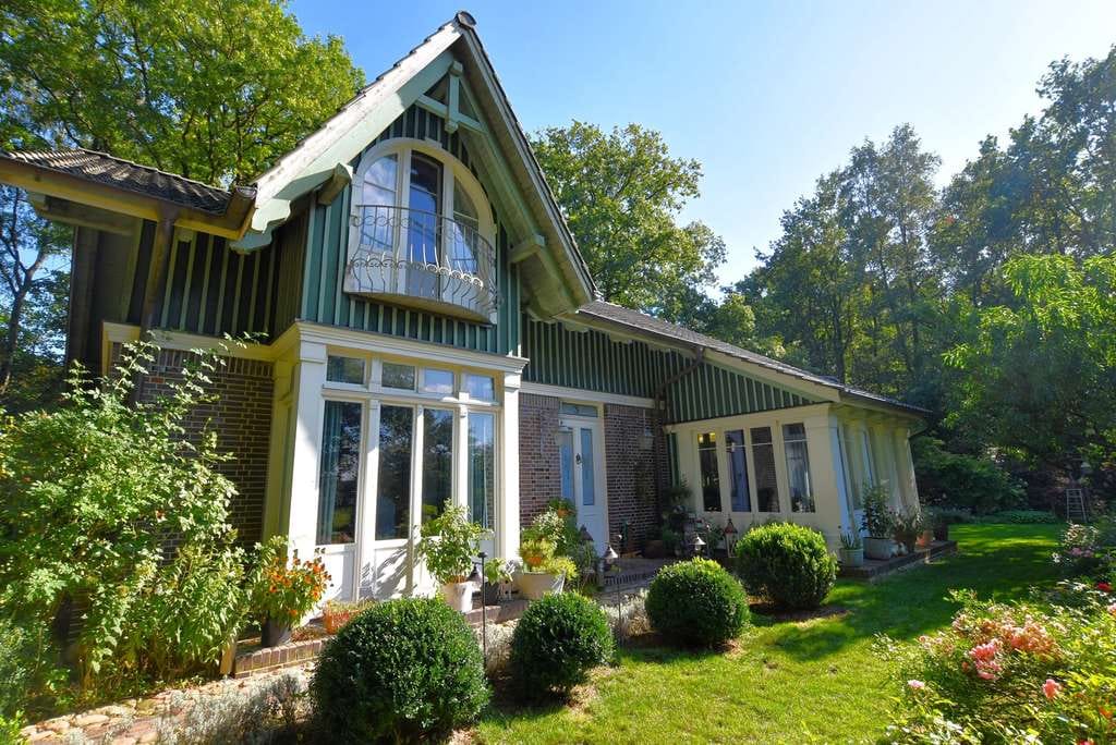 Immobilie in Sülfeld - Stilvolles Landhaus auf weitläufigem Grundstück mitten im Grünen zwischen Hamburg & Ostsee... - Bild 0