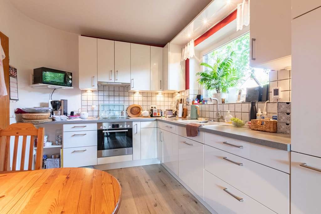 Immobilie in Friedeburg - Charmantes Wohnen mit Wintergarten, Erker und besonderem Gartenambiente - Bild 3