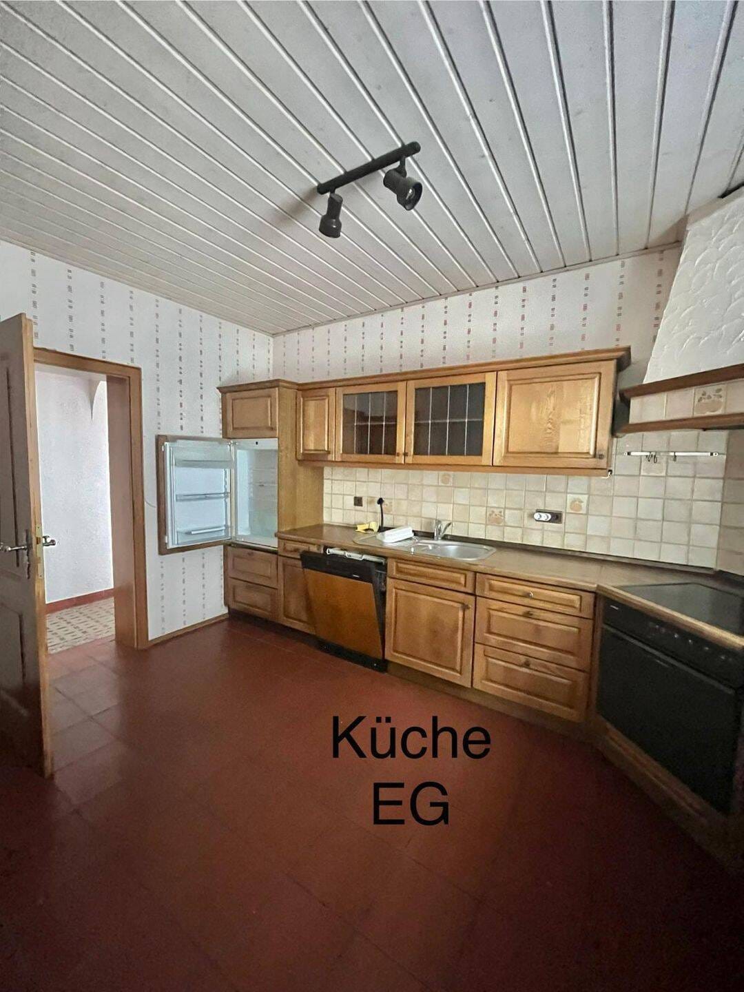 Immobilie in Oberpleichfeld - Geräumiges Wohnhaus mit 8 Zimmern und riesiger Scheune - Bild 2