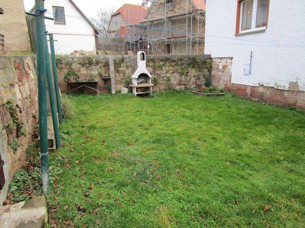 Immobilie in Querfurt - Voll vermietetes Mehrfamilienhaus mit 4 Wohnungen,  Grundstück und Stellplätzen in Querfurt OT Spielberg - Bild 2