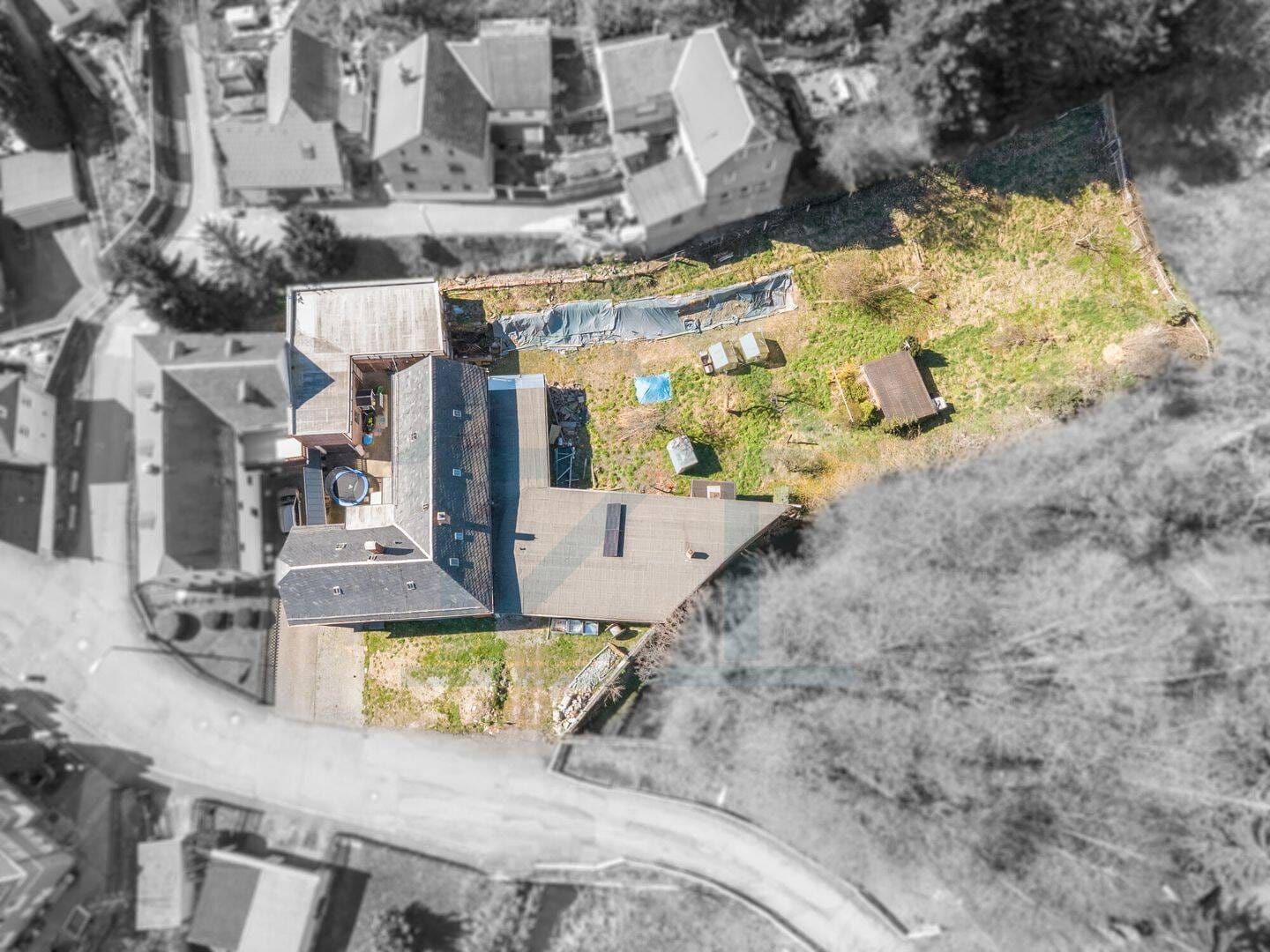 Immobilie in Zeulenroda-Triebes - Charmanter Zweiseitenhof: Modernes Wohnen, ausbaufähiges EG & massig Platz für Ihre Projekte - Bild 1