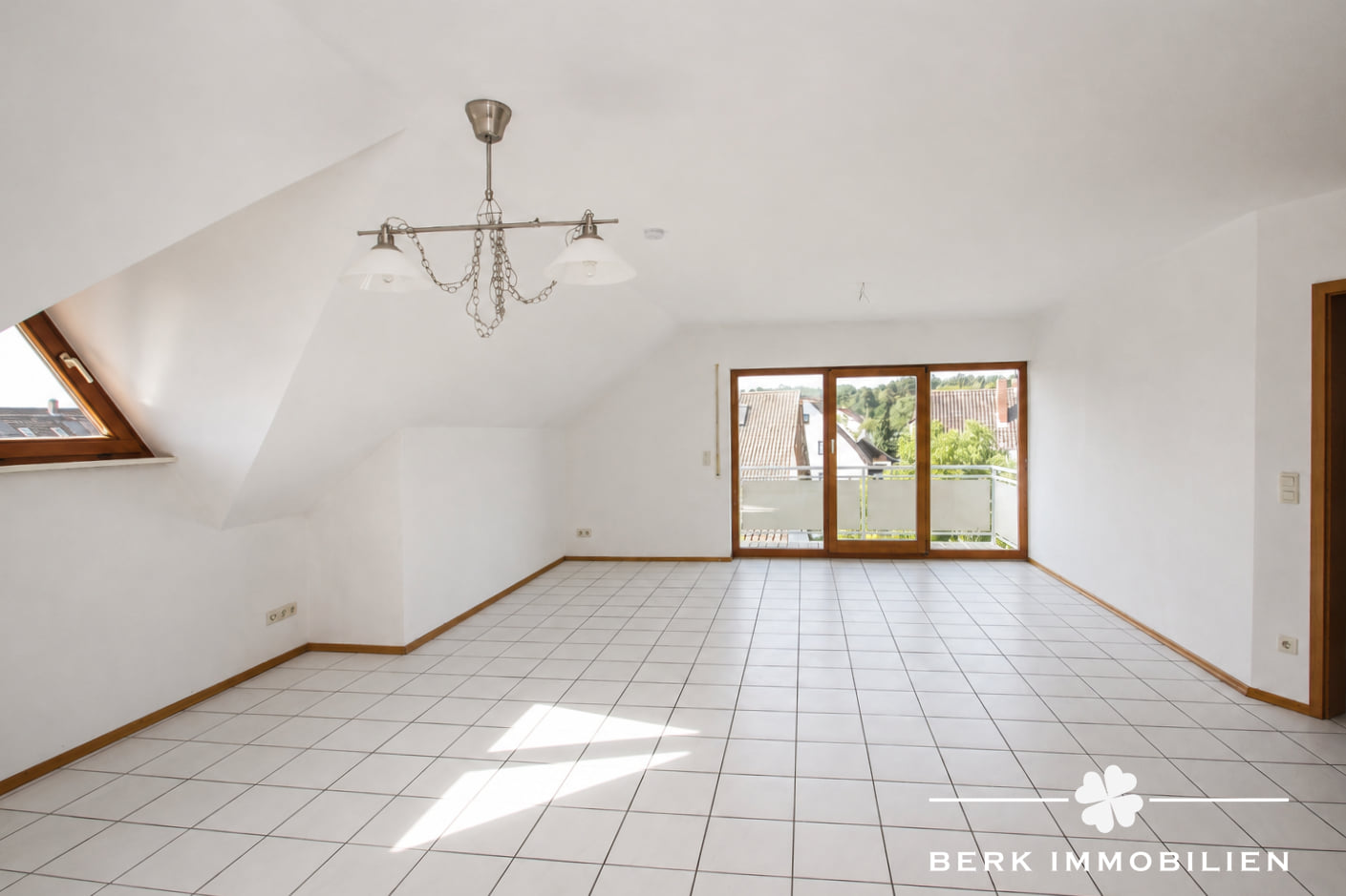 Immobilie in Stockstadt am Main - BERK Immobilien - Ruhig wohnen und Zentral leben – großzügige 3-Zimmer-Wohnung inkl. Garage + Stpl. - Bild 0
