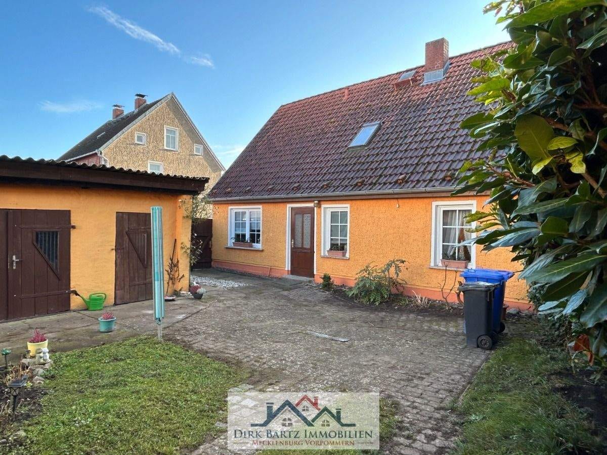 Immobilie in Loitz - Modernisiertes Einfamilienhaus in zentraler Lage von Loitz!! - Bild 0