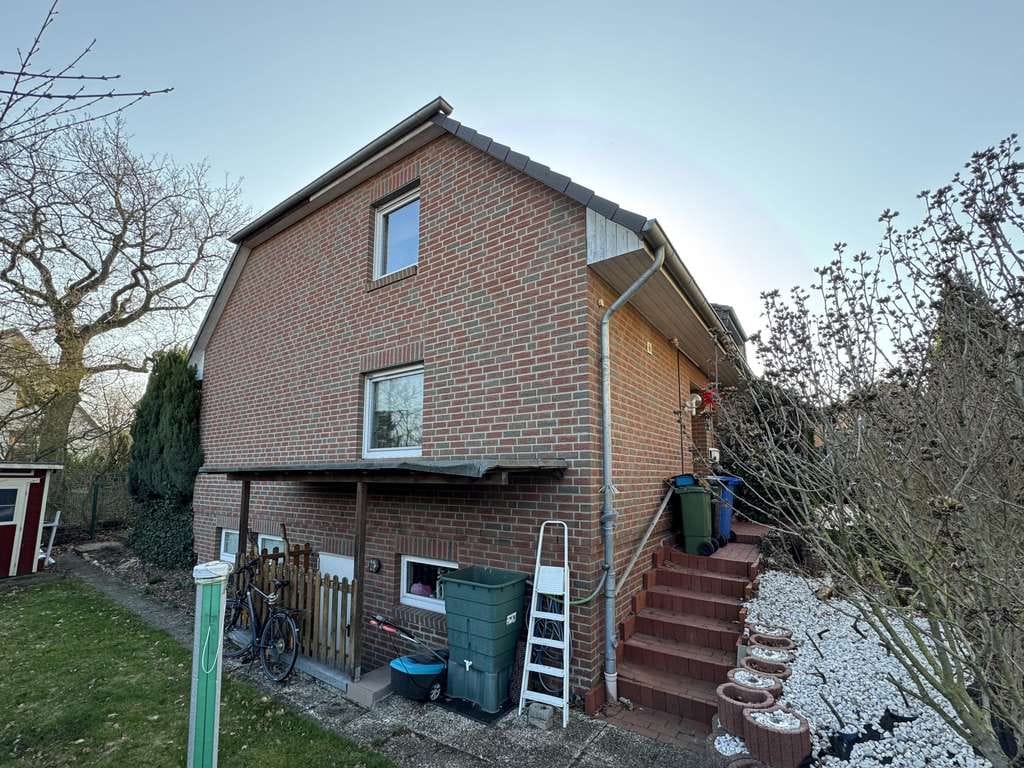 Immobilie in Giesen - Doppelhaushälfte abseits der Strasse mitten in Giesen - Bild 1