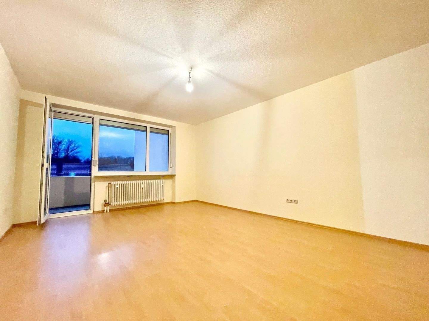 Immobilie in Dietersheim - Ohne Provision & sofort bezugsfähig! Schöne 4-Zimmer-Wohnung mit nettem Südwestbalkon & ca. 86,6 qm im 1.Stock - Bild 0