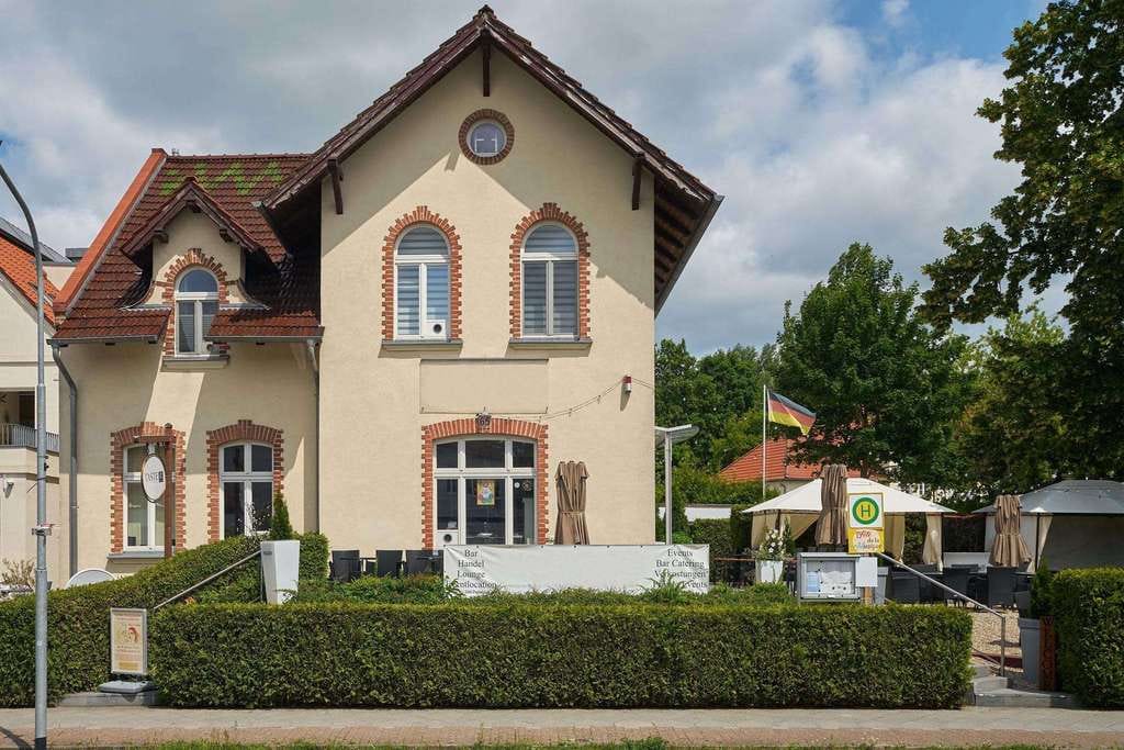 Immobilie in Glienicke/Nordbahn - Wohnjuwel mit historischem Charme und gepflegtem Garten - Bild 1
