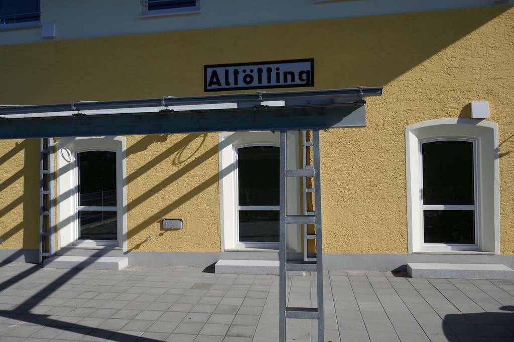 Immobilie in Altötting - Einzigartiges historisches Stellwerk in Altötting - Ein Ort voller Charakter und Möglichkeiten - Bild 1