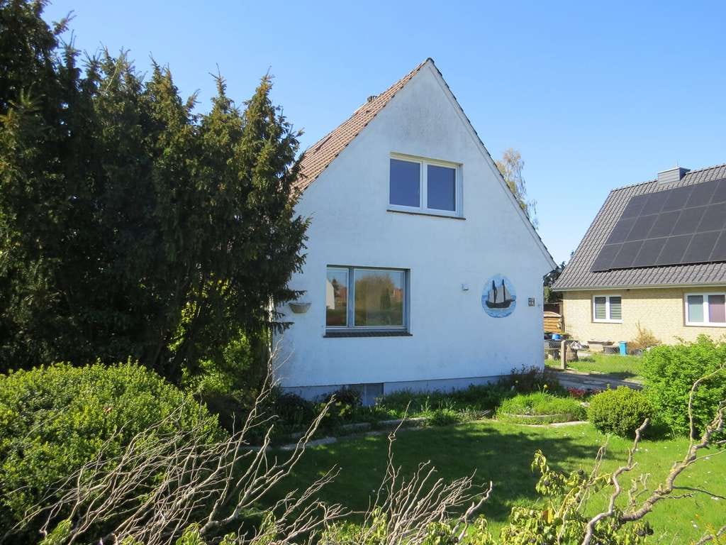 Immobilie in Süsel - Kompaktes Einfamilienhaus auf großem Grundstück – viel Potenzial in ruhiger Lage von Süsel OT Röbel - Bild 1