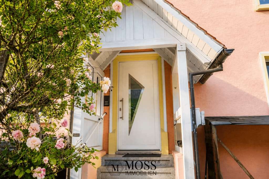 Immobilie in Mönchweiler - Seltene Gelegenheit in Mönchweiler: Großzügiges Mehrfamilienhaus - Bild 2