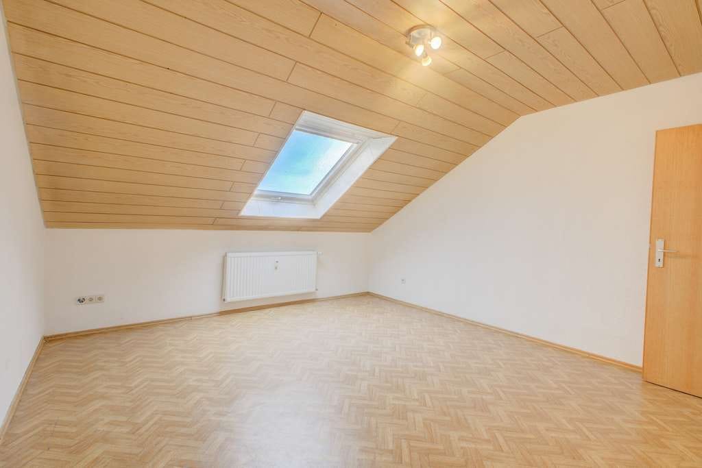Immobilie in Erdweg - Sofort verfügbar! Gemütliche 3- DG-Zimmer-Wohnung in Erdweg - Bild 1