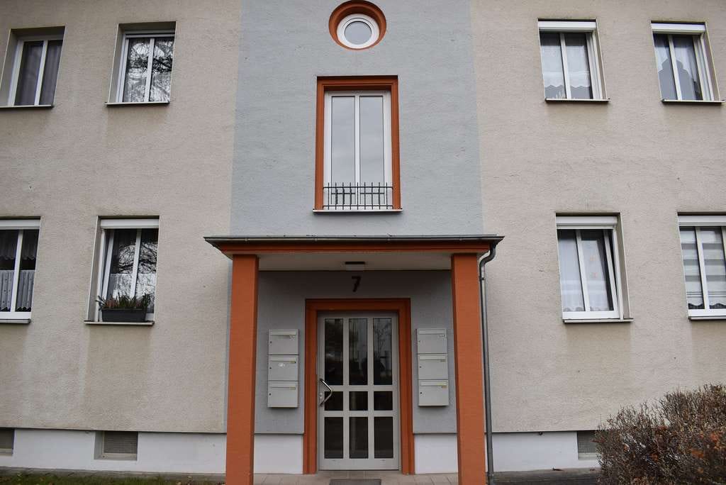 Immobilie in Böhlen - Attraktive 2-Raum Dachgeschosswohnung mit Stellplatz in ruhiger Lage in Böhlen - Bild 0