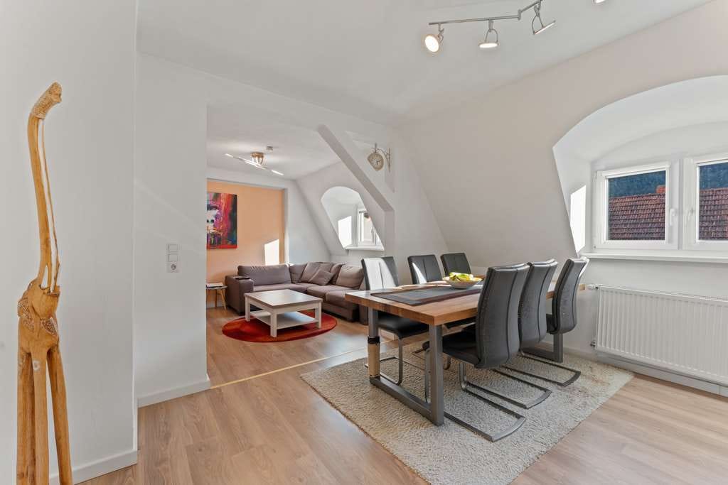 Immobilie in Lambrecht - Neustadt-Nähe - gepflegte Wohnung mit Balkon und Gartenanteil, 2 x Stellplatz-frei zur Vermietung - Bild 1