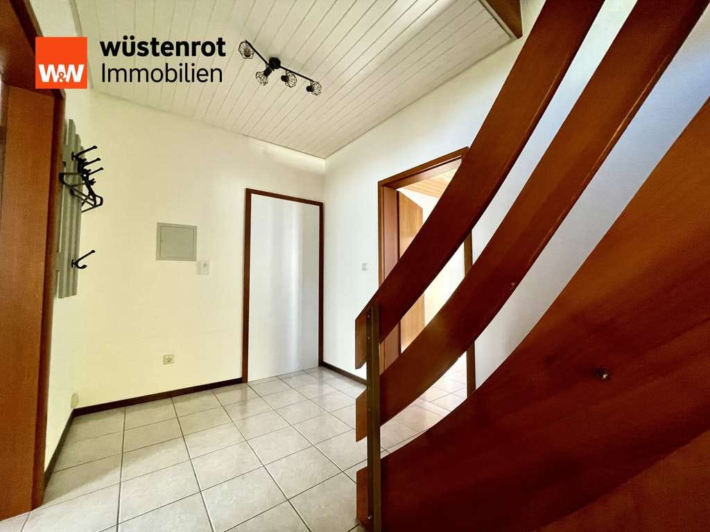 Immobilie in Ötigheim - ENTFALTUNG IM ZWEIFAMILIENHAUS: 2 Etagen mit 6 Zimmer, KFZ-Stellplätze, schöne und sehr ruhige Lage* - Bild 1