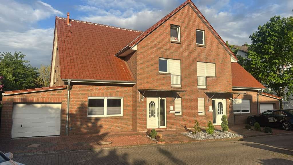 Immobilie in Rehburg-Loccum - 2 Doppelhaushälften (einzeln oder beide zusammen zu kaufen) in der Nähe zum Steinhuder-Meer - Bild 0