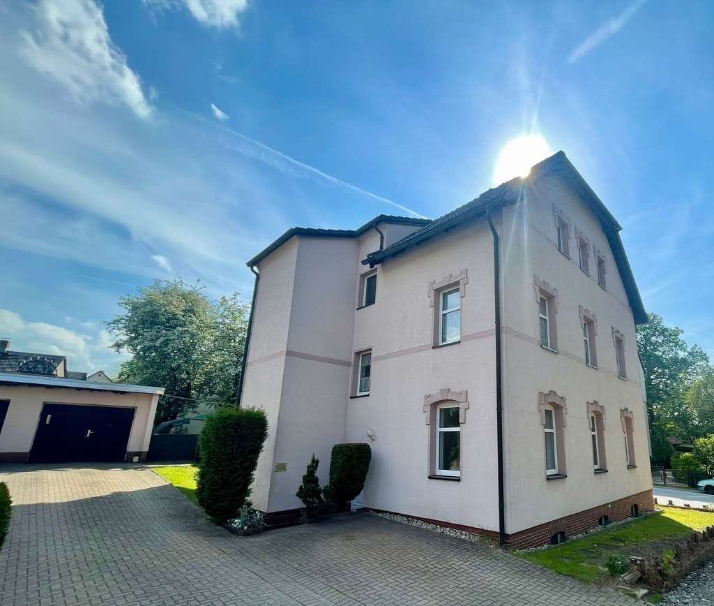 Immobilie in Zwönitz - Attraktives Mehrfamilienhaus in zentraler Lage von Zwönitz - Bild 2