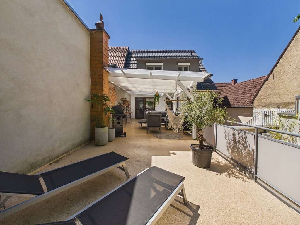 Immobilie in Bruchsal - Einziehen und Wohlfühlen: Zweifamilienhaus mit Garage, Innenhof und Grundstück - Bild 2