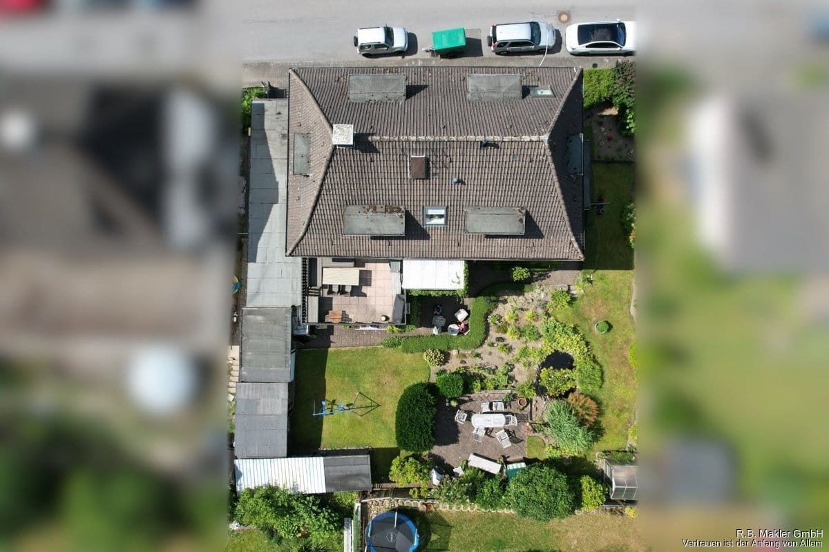 Immobilie in Plettenberg - R.B. Makler: Gepflegtes Mehrfamilienhaus mit 3 Wohneinheiten & Ladenlokal - Bild 1