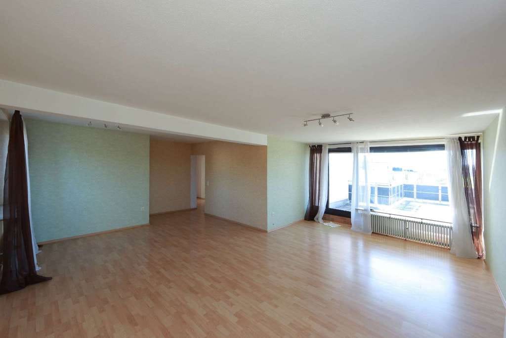 Immobilie in Leinzell - GROSSZÜGIGE PENTHOUSE-WOHNUNG MIT DACHTERRASSE, BALKON UND VIEL POTENZIAL - Bild 1