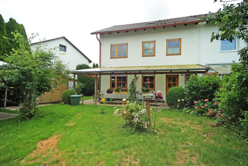 Immobilie in Brunnthal - Großzügige DHH auf 502 m² Grundstück in Brunnthal - Bild 0